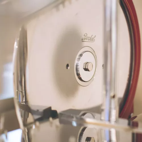 Слайсер Berkel Flywheel (Volano) P15 красный