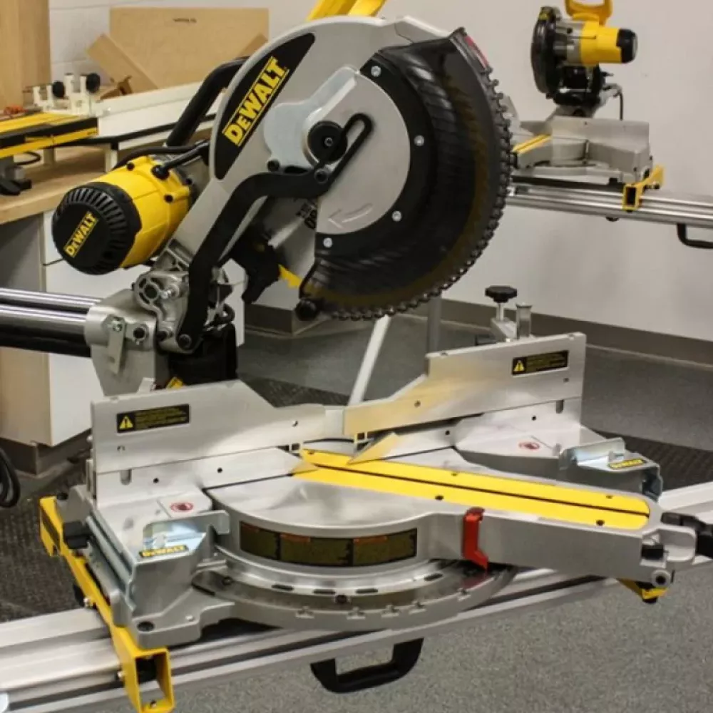 Торцовочная пила DeWALT DWS780, DWS780-QS