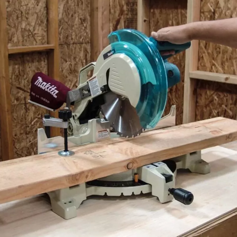 Торцовочная пила Makita LS1221