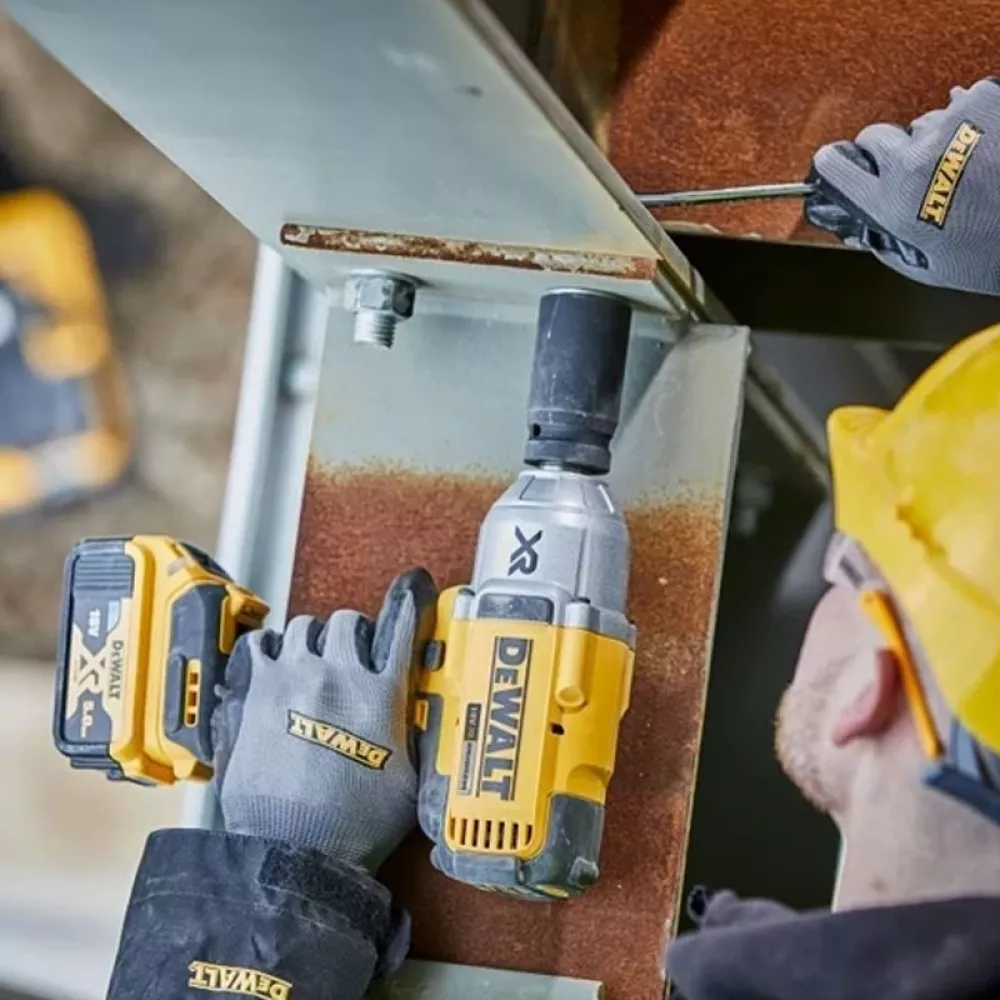 DeWalt DCF897NT-XJ аккумуляторный гайковерт