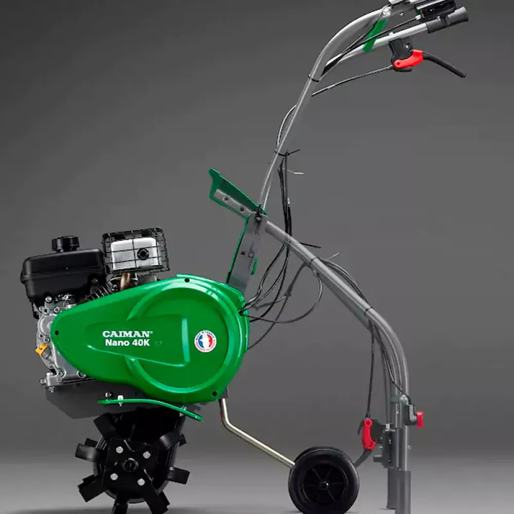 Caiman Nano 40 культиватор бензиновый с насадкой щелеватель газона 6000360505 MAX