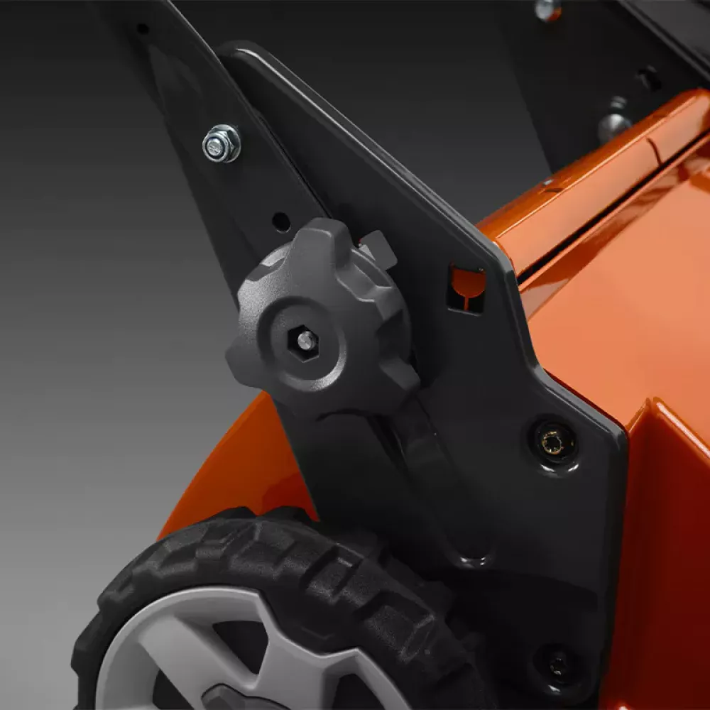 Газонокосилка бензиновая Husqvarna LC 151, 9704883-01