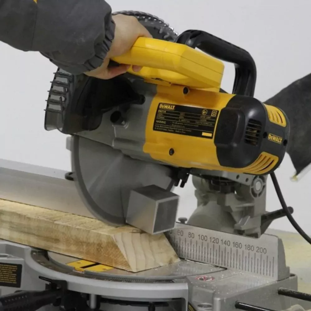 Торцовочная пила DeWALT DW714, DW714-KS